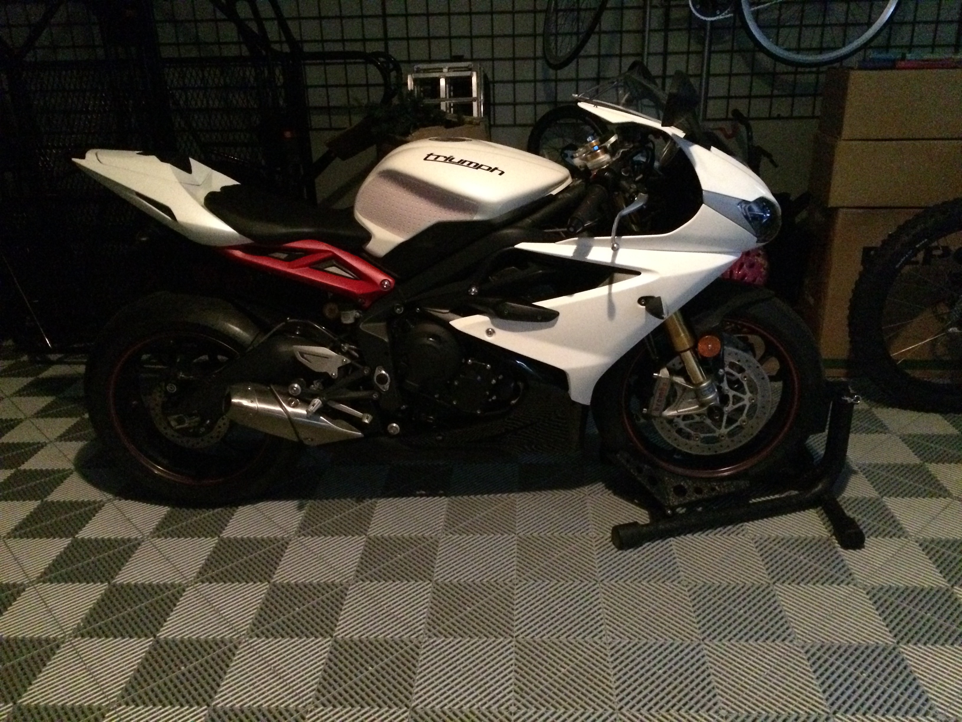 Triumph 675R Cafe Racer photo 29